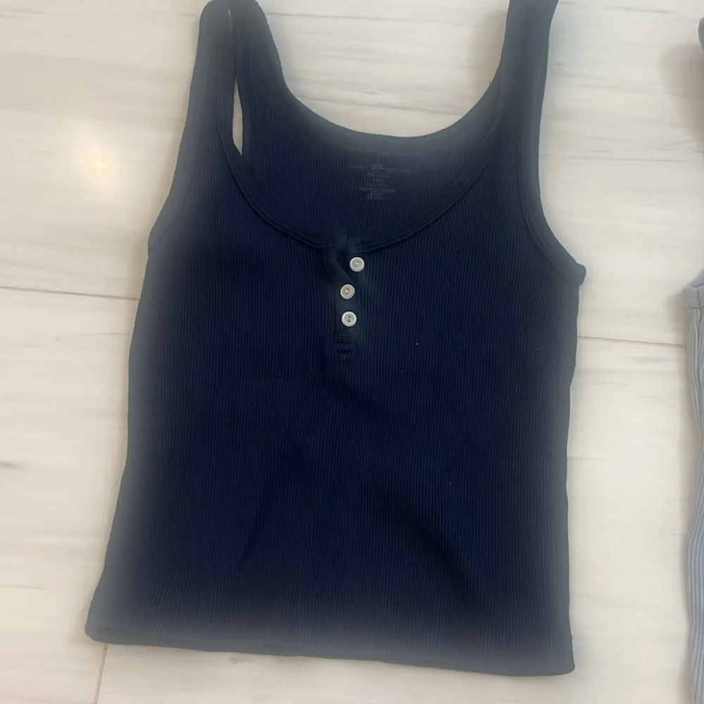 Brandy Melville Ribbed Tank Top Bundle - Picture 2 of 4